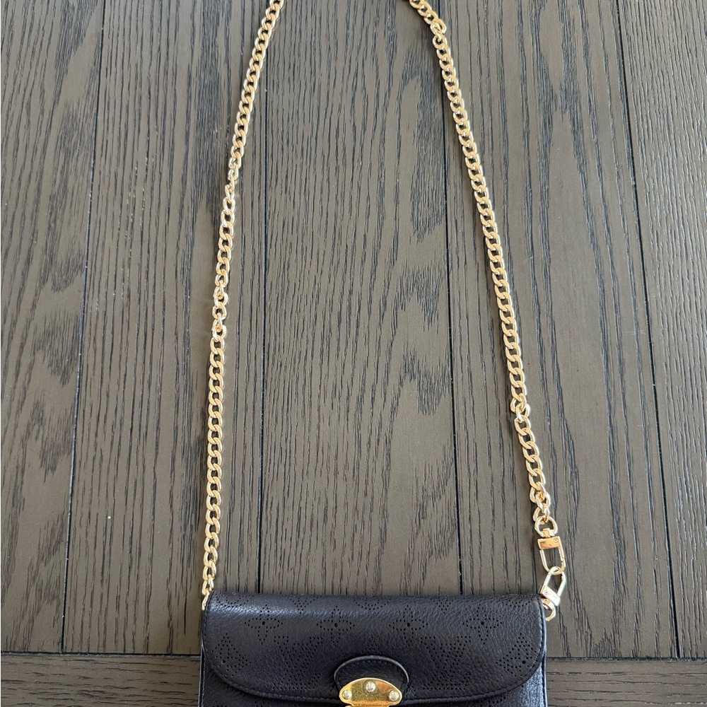 Elegant Black Leather Crossbody Bag
